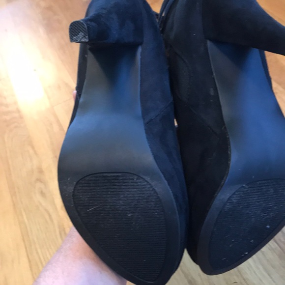 ❌SOLD❌ Black suede booties - Picture 8 of 8